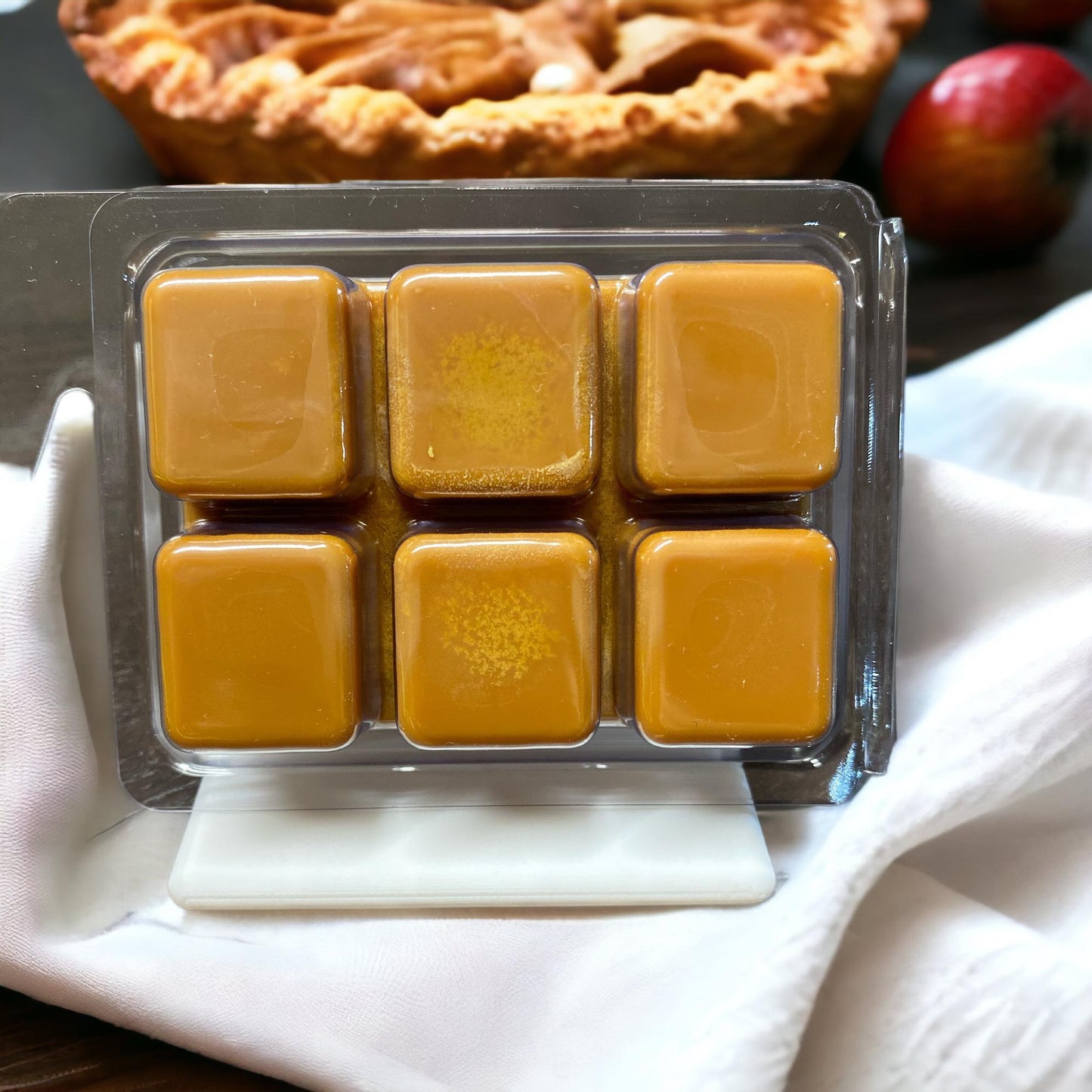 Our Apple Pie Wax Melts are more than a scent; they're a sensory delight, transporting you to a cozy kitchen filled with the aroma of freshly baked pies. Whether you're reminiscing about family gatherings or creating new memories, let the fragrance of juicy apples, butter, and flaky crust infuse your space with the comforting essence of homemade goodness. It's the perfect way to add a touch of warmth and sweetness to any day.