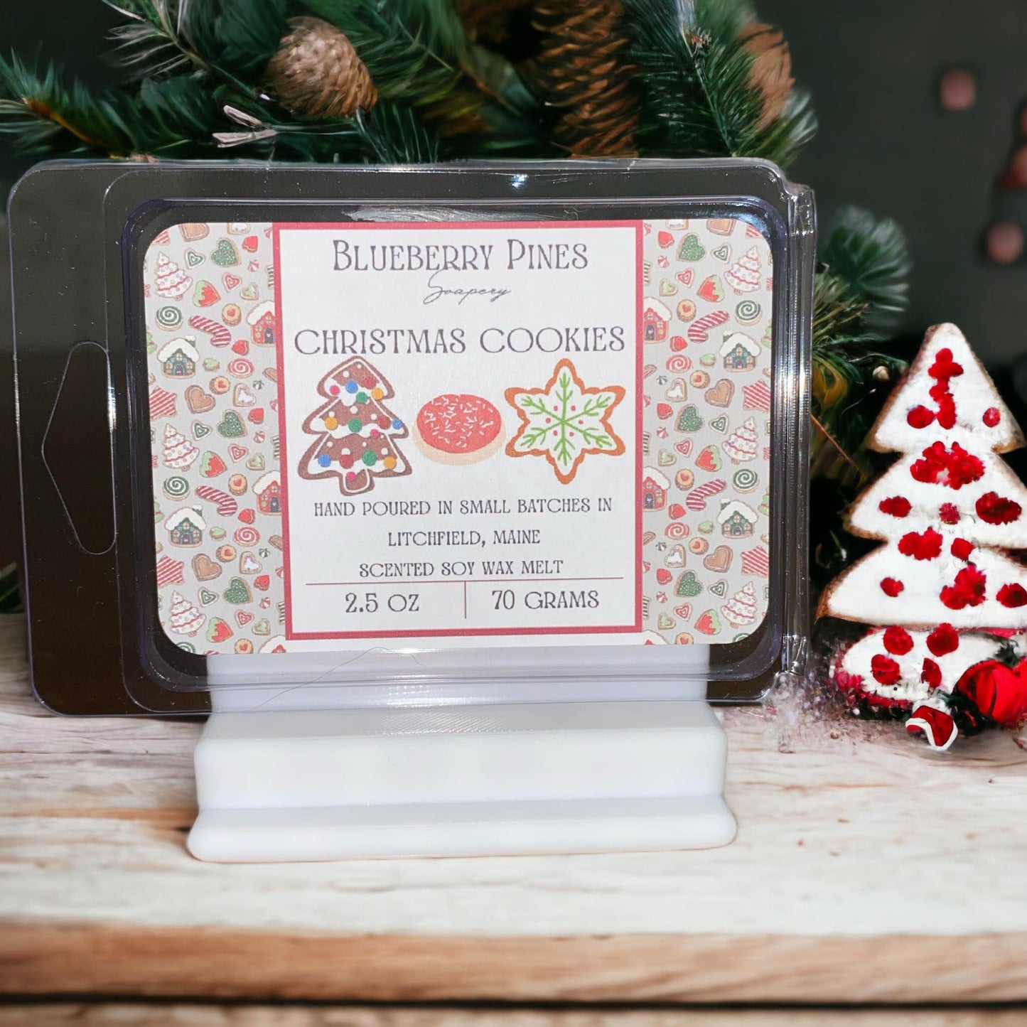 Our Christmas Cookies Wax Melts are more than a scent; they're a journey into the heart of holiday baking magic. Let the sweet notes of sugar crystals, bakery delights, vanilla, and butter fill your space with the warmth and joy of festive treats. It's the perfect way to infuse your home with the comforting aroma of Christmas cheer.